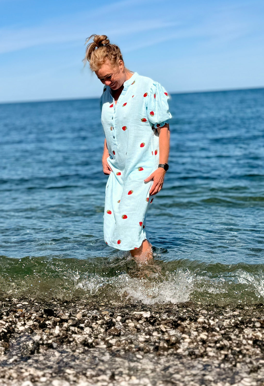 Madelyn - Lysblå Jordbærkjole