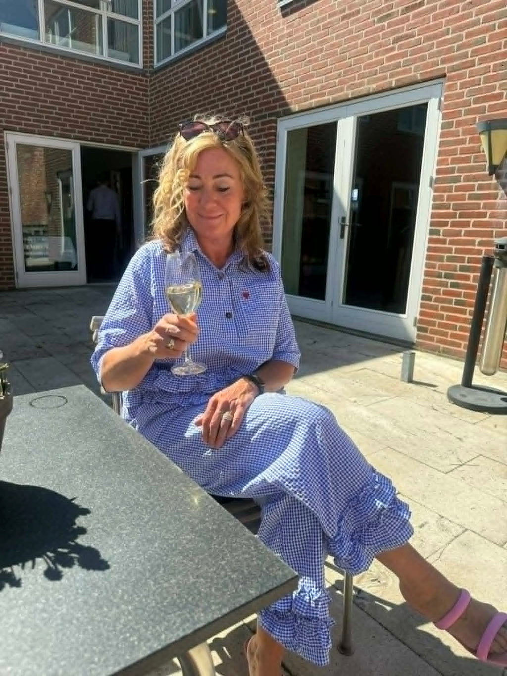 Et sæt til kvinder, der hviler i sig selv.